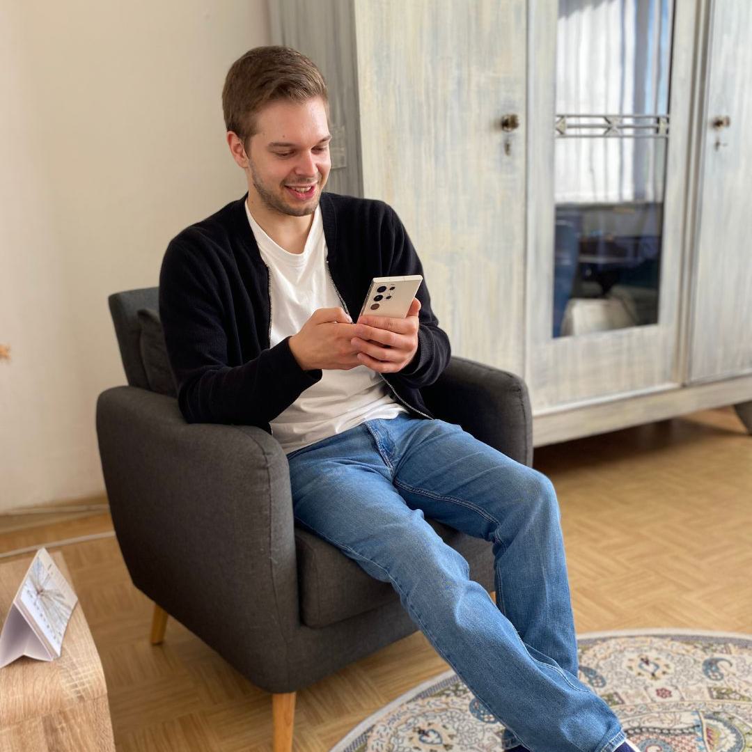 Mann mit Smartphone